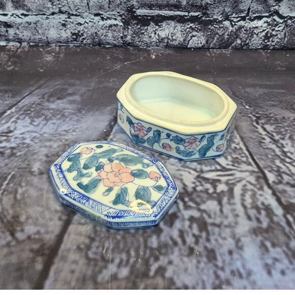 Vintage Oriental Style Lotus Trinket Box Jewelry Box - Picture 7 of 7